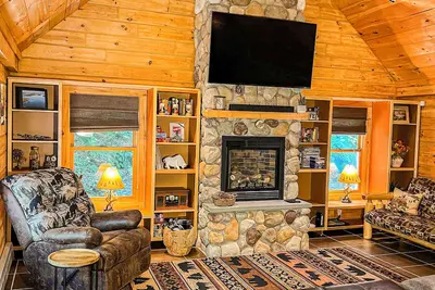 Image de Cozy cabin with sauna, minutes from Weirs Beach.