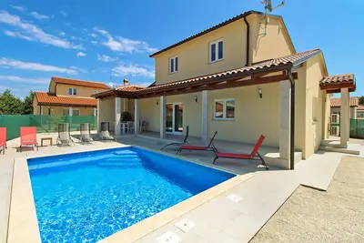 Image de House 2351/115763 (Istria - Valbandon), 2000m from the beach
