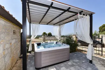 Image de House 2354/115793 (Istria - Kaštelir), 6500m from the beach
