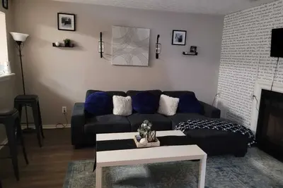 Image de Cozy 2 Br Townhouse in Marietta\n\n