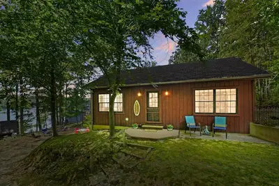 Image de Waterview 2-bedroom cabin on Sunrise Lake in Le Roy with lake and WiFi access.