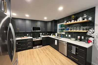 Timber-Comfortable 3b\/3b Gem w\/basement Near Summit Park