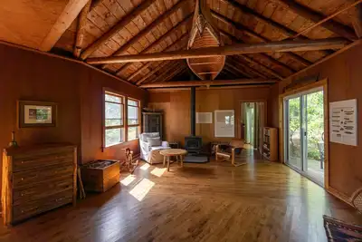 Image de Gorgeous Rustic 5-bedroom cottage in North Kawartha with WiFi