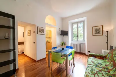 Image de Welcome to our exclusive residence in the heart of Milan, located in Porta Venezia, one of the liveliest and most sought-after areas of the city. This charming B&B offers you the perfect balance between modern comfort and Milanese authenticity. The apartm