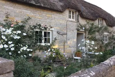 Image de 15th century 3 bedroom cottage & delightful garden