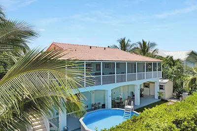 Image de Sea Shell Escape: Brand New 3/2 walking distance to Sombrero Beach with pool