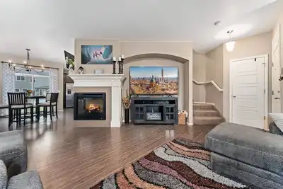 Image de New. The Oasis. Big Backyard. Hot Tub.