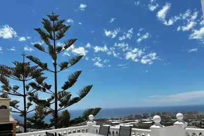 Image de Delightful apartment with Sea and Mountain View’s in Torrox Park. 236m2 plot