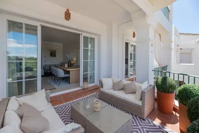 Image de Luxury apartment in a private urbanization in Marbella with security, swimming pool