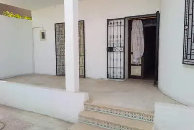 Image de une belle maison et une belle mer pour vos vacances
