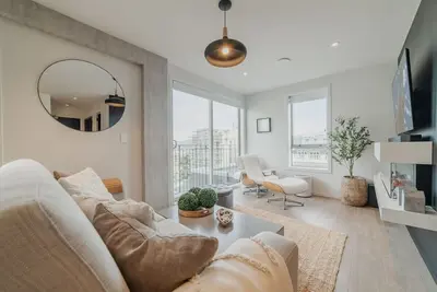 Image de Penthouse Perfection - 2br Elegance on Worcester St