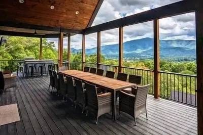 Image de SkyLodge@Tm: Mtn Views! Theater, Game Room, Hot Tub, Wi-Fi, Resort Pool, Modern