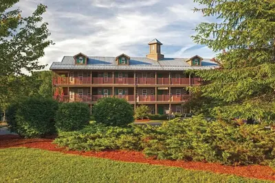 Charming 2-bedroom apartment in Lee with fitness room, WiFi