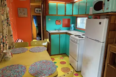 Image de Rare Vintage 1956 Triple Decker Rv WiFi, Ac, Swimming pool. Pet Friendly.