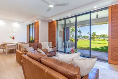 Image de Gorgeous, Fully Remodeled Oceanfront Condo