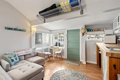 Just Beachy - Charming Studio for 2, Short Walk to Beach!
