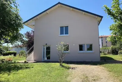 Image de Maison Villefranche-sur-SaĂ´ne 10 couchages mi- ville, mi- campagne