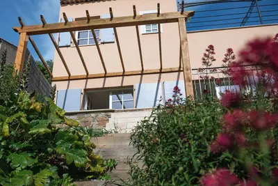 Image de Villa with sea view in picturesque Gassin in the hills above St. Tropez.