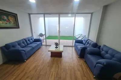 Image de Beautiful and spacious house in downtown area, andares and stadium.