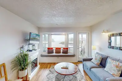 Image de Studio with ocean views, wifi, washer/dryer and gas fireplace