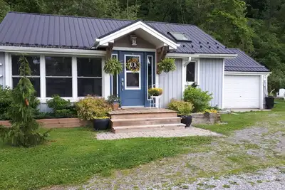 Image de Turkey Point Cottage one block from Lake Erie