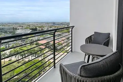 Image de 2b\/2b Doral Oasis: Spacious Escape