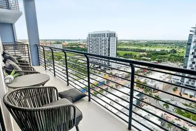 Image de Elegant Doral Getaway: 2br Luxury