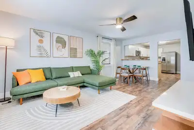 Image de Pet-Friendly 3 Bedroom Charm with Fast Wifi and Garage. 10 Minutes from Downtown