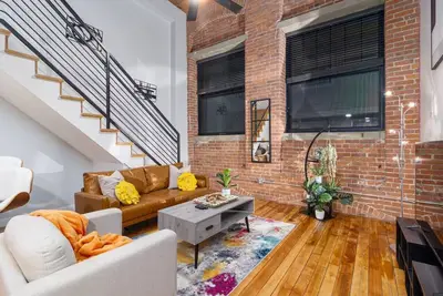 Image de Classic Italian Getaway Loft | Providence Gem
