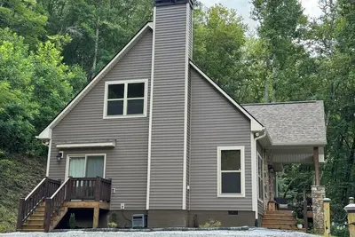 Image de Charming 3-bedroom house in Robbinsville with Ac, WiFi, Hot Tub, Fire Pit