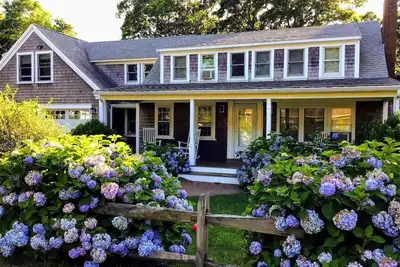 Disnbre: Beach Cottage - A Quintessential Beach Cottage in Brewster, Ma