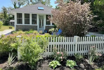 Image de Cozy Cottage Overlooking Rock Harbor Creek