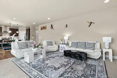 Image de Py1: Charming 4-bedroom house in Puyallup with WiFi, Ac