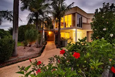 Image de Absolute lake frontage property located in the heart of beautiful Mallacoota.