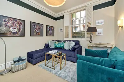 Image de Westminster Retreat by UnderTheDoormat