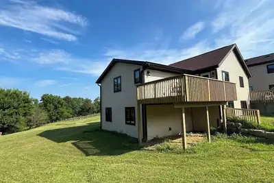 Image de Lighted Hot Tub w/ 4 Bd/2. 5 Baths and Very close to town.