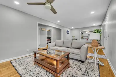 Image de Double Diamond Rentals-Spacious 4 - Bedroom Gem