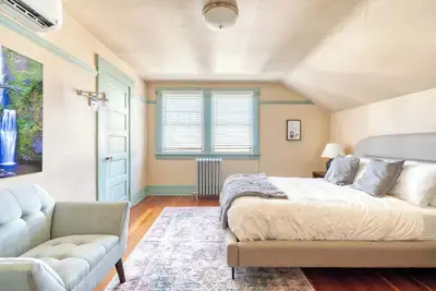 Image de Historic Craftsman | 5br/2ba | Foodie Row