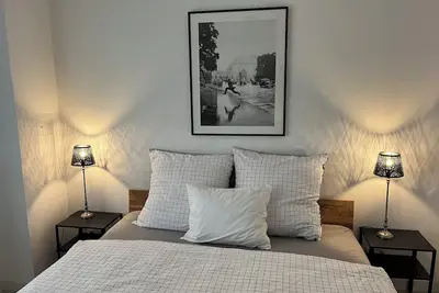 Image de Excellent connections to the trade fair, cathedral and old town by public transport, yet in a very quiet location