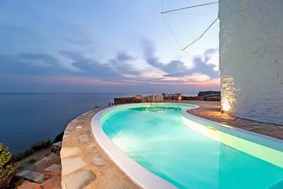 Image de Magnificent Kea Villa | Villa Faros | 5 Bedrooms | Direct Access to Sea | Private Pool | Rooftop Terrace with Wonderful Views | Koundouros