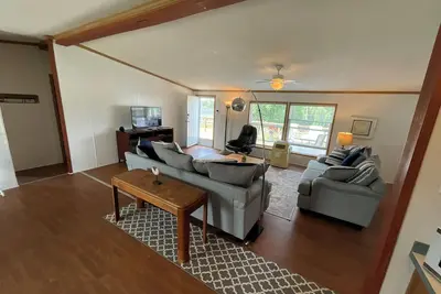 Image de Cozy 3-bedroom mobile home in tranquil Clayton, Free Boat Tour 5 Days+