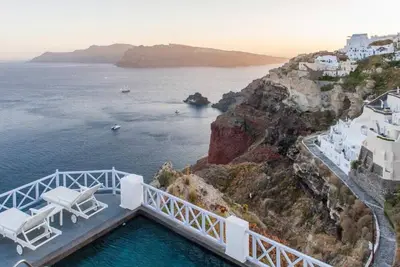 Image de Charming Santorini Suite | Yagos Suite | 1 Bedroom | Min. Children Age: 12 Years | Private Furnished Balcony with Hot Tub Overlooking the Sea | Spacious Shared Sun Terrace and Swimming Pool with Breathtaking Caldera View | Oia