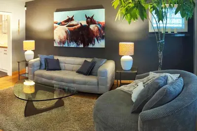 Image de Charming Bungalow with Hot Tub close to Dt