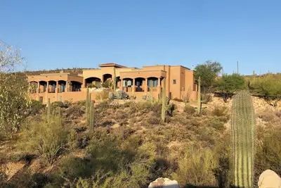 Image de Mountainside Tucson home in the Estates at Starr Pass