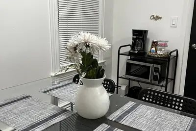 Image de Convenient Apt Sleeps 6