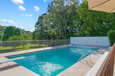 Image de Poolside Paradise-Kayaks/SUPs, Private Pool, Billiards, Foosball