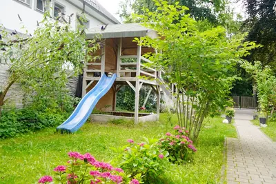 Image de 3-bedroom villa in peaceful Teltow with garden playhouse