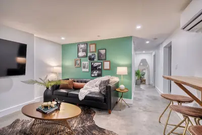 Image de Historic Nob Hill 2br | Prime Walkable Spot