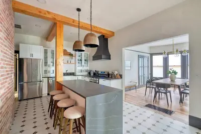 Image de Luxury Living on Nw 23rd Ave, Walk Score 99