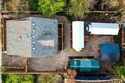 Image de Restored Farmhouse & Backyard Tiny House Village
